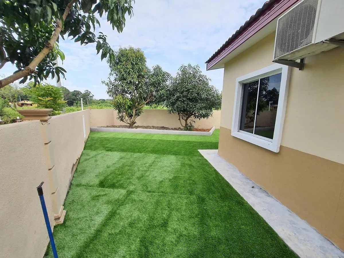 Swimming Pool With 5 Bedroom House Full Ac Near Stadium Hang Jebat Malacca Holiday home