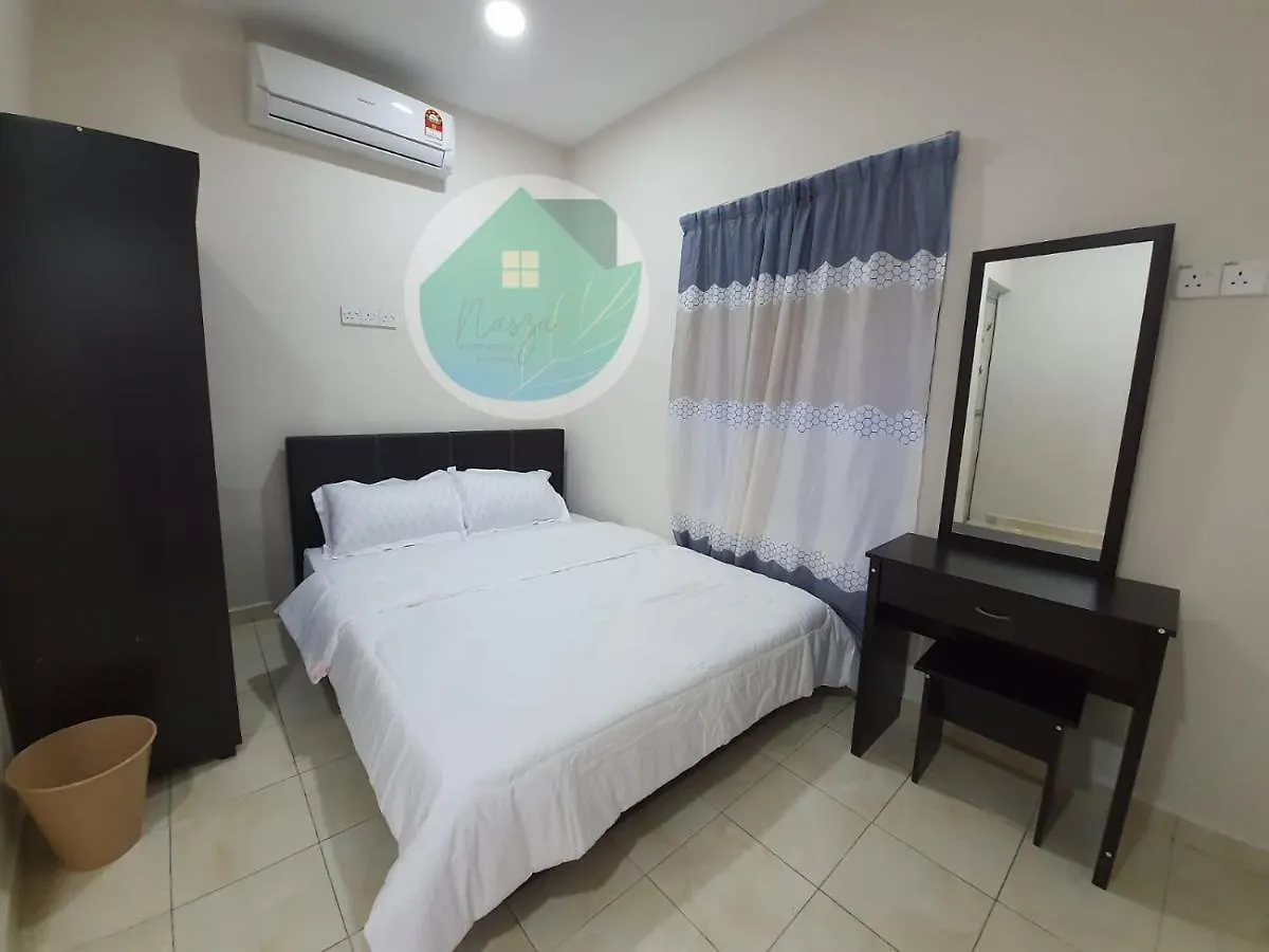 Swimming Pool With 5 Bedroom House Full Ac Near Stadium Hang Jebat Malacca Holiday home