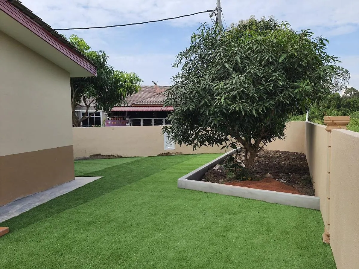 Swimming Pool With 5 Bedroom House Full Ac Near Stadium Hang Jebat Melaka Malezja